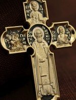Крест из лимонного золота