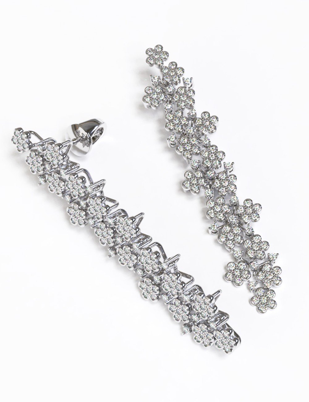 Серьги из белого золота c бриллиантами