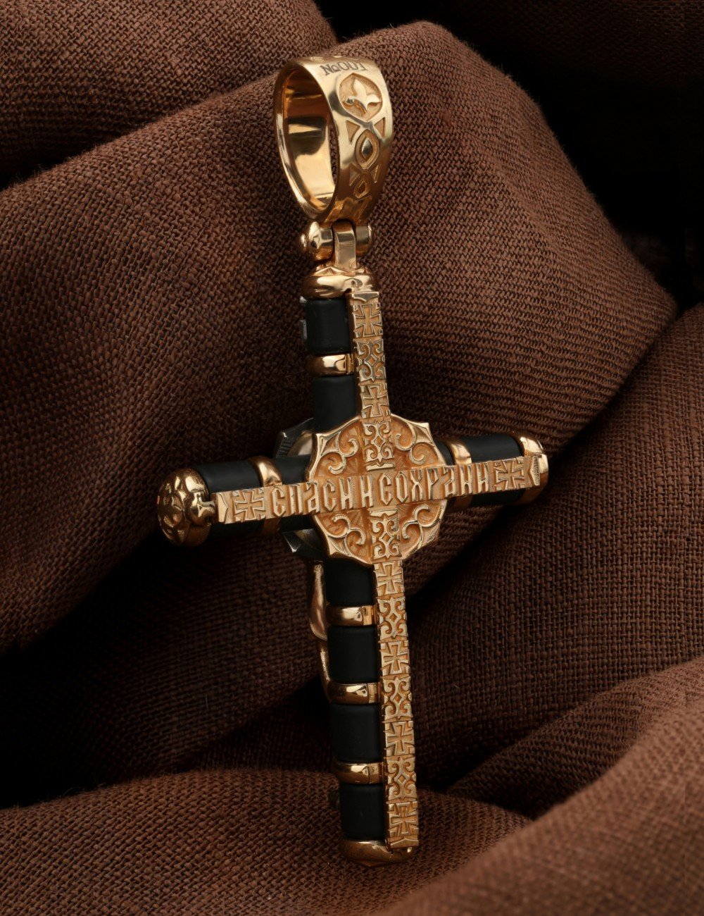 Крест из золота c ониксом