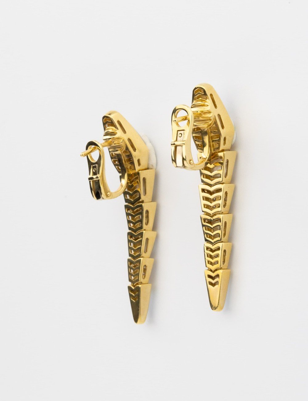 Серьги из лимонного золота c бриллиантами и перламутром