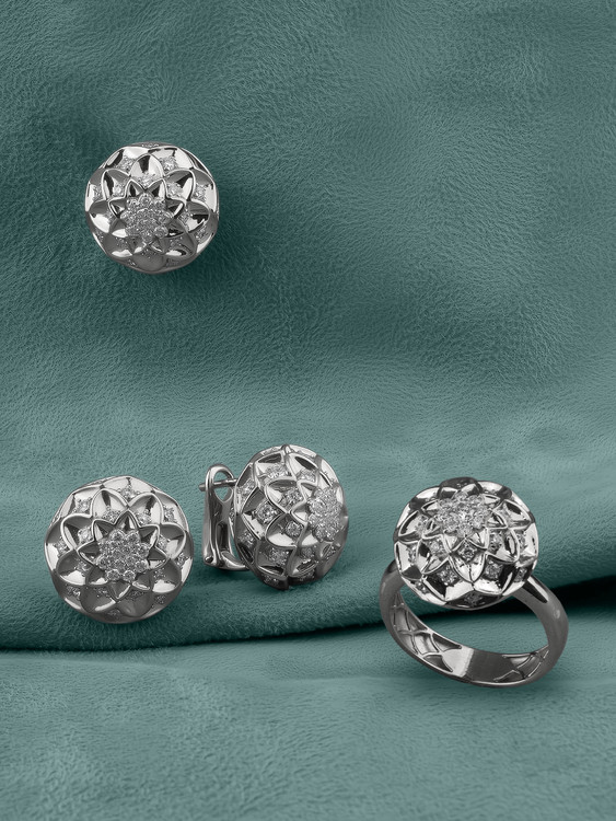 Кольцо из белого золота 585 пробы c бриллиантами