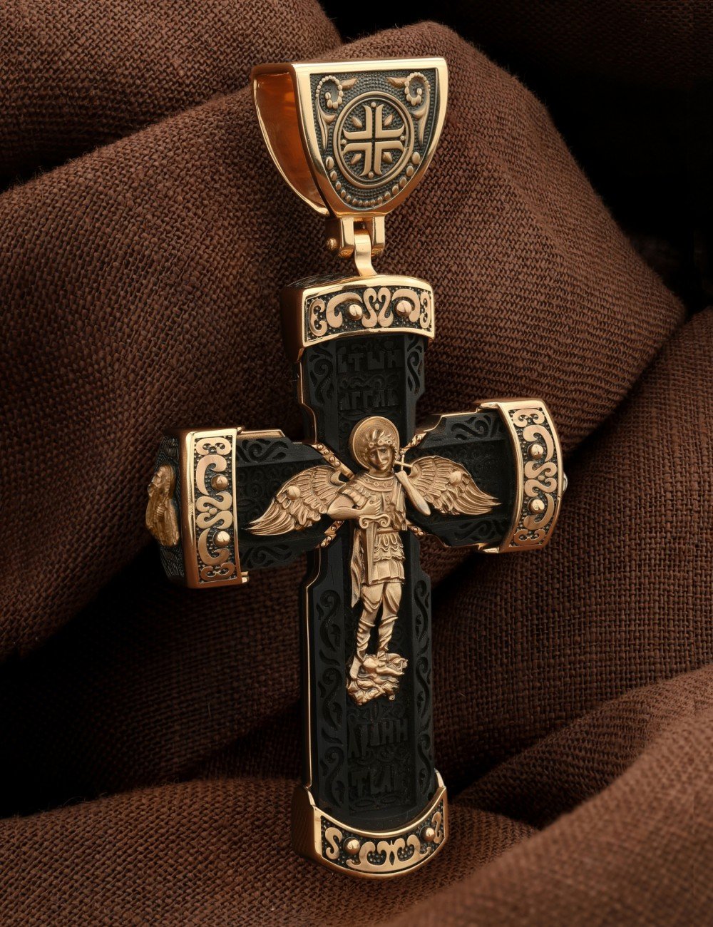 Крест из золота c эбеновым деревом