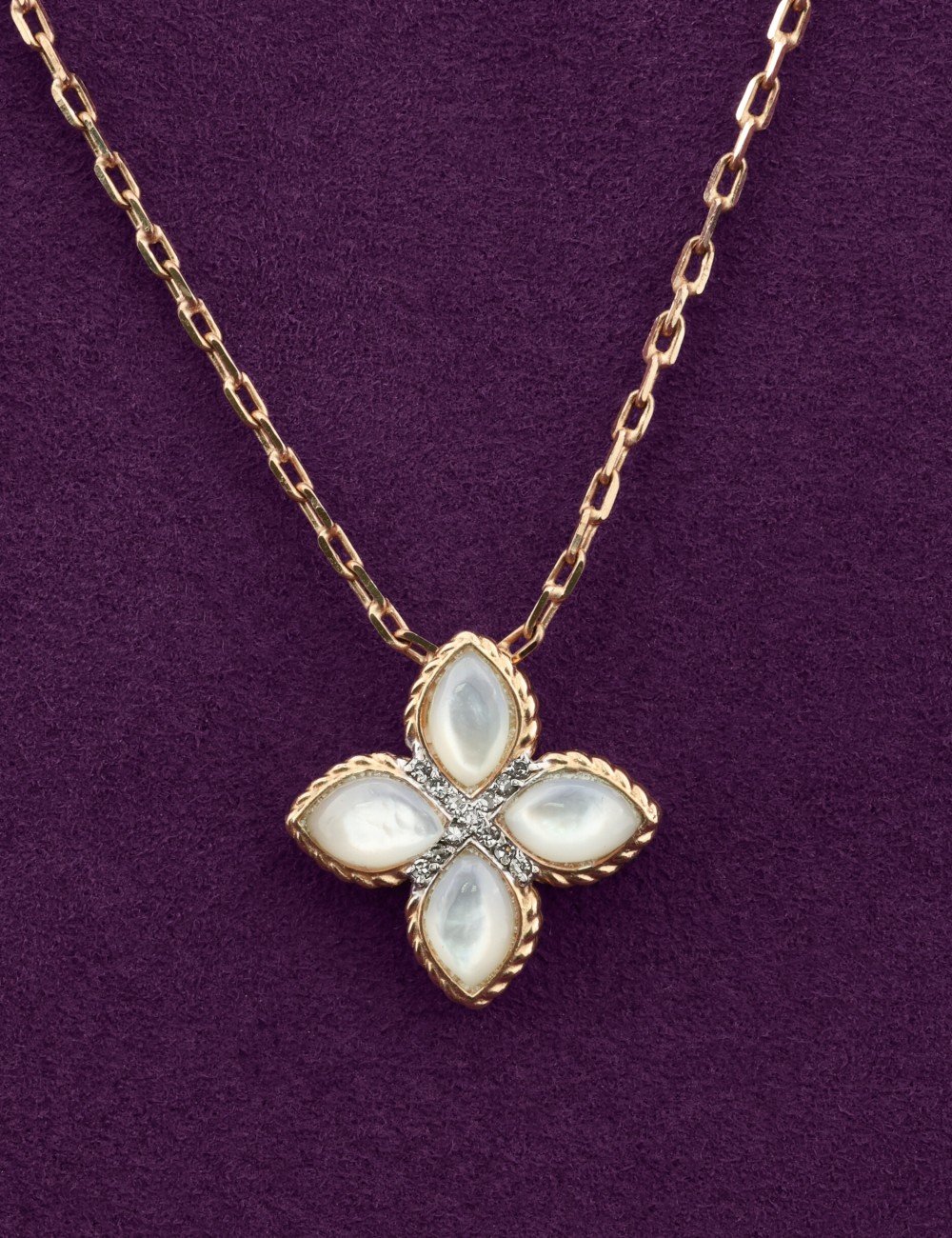 Колье из золота c бриллиантами и перламутром