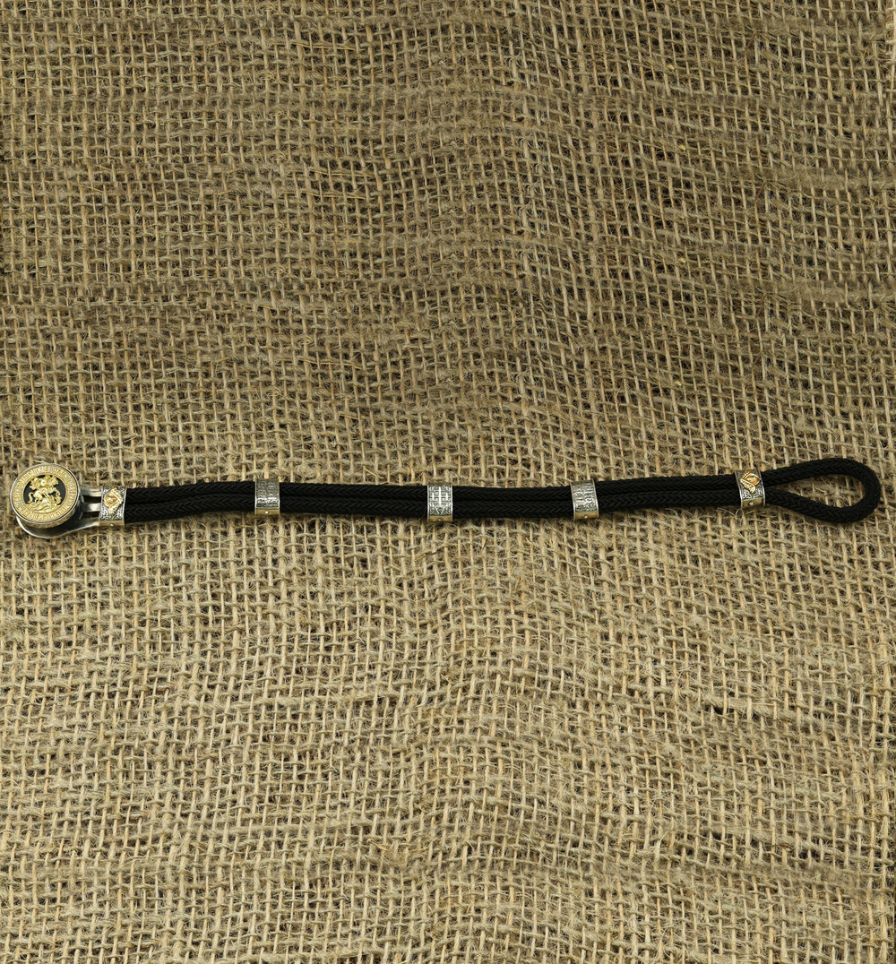 Браслет из серебра 925 пробы и золота 750 пробы c ониксом и шёлковым шнурком