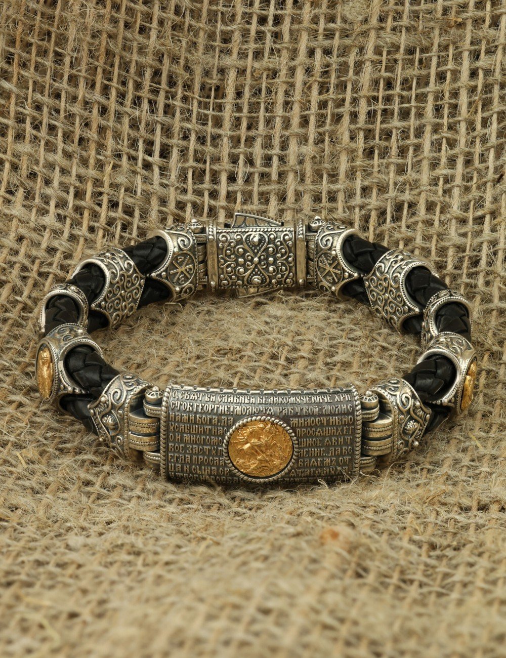 Браслет из серебра и золота c кожаным шнурком