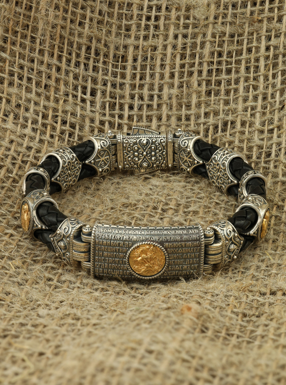 Браслет из серебра 925 пробы и золота 750 пробы c кожаным шнурком