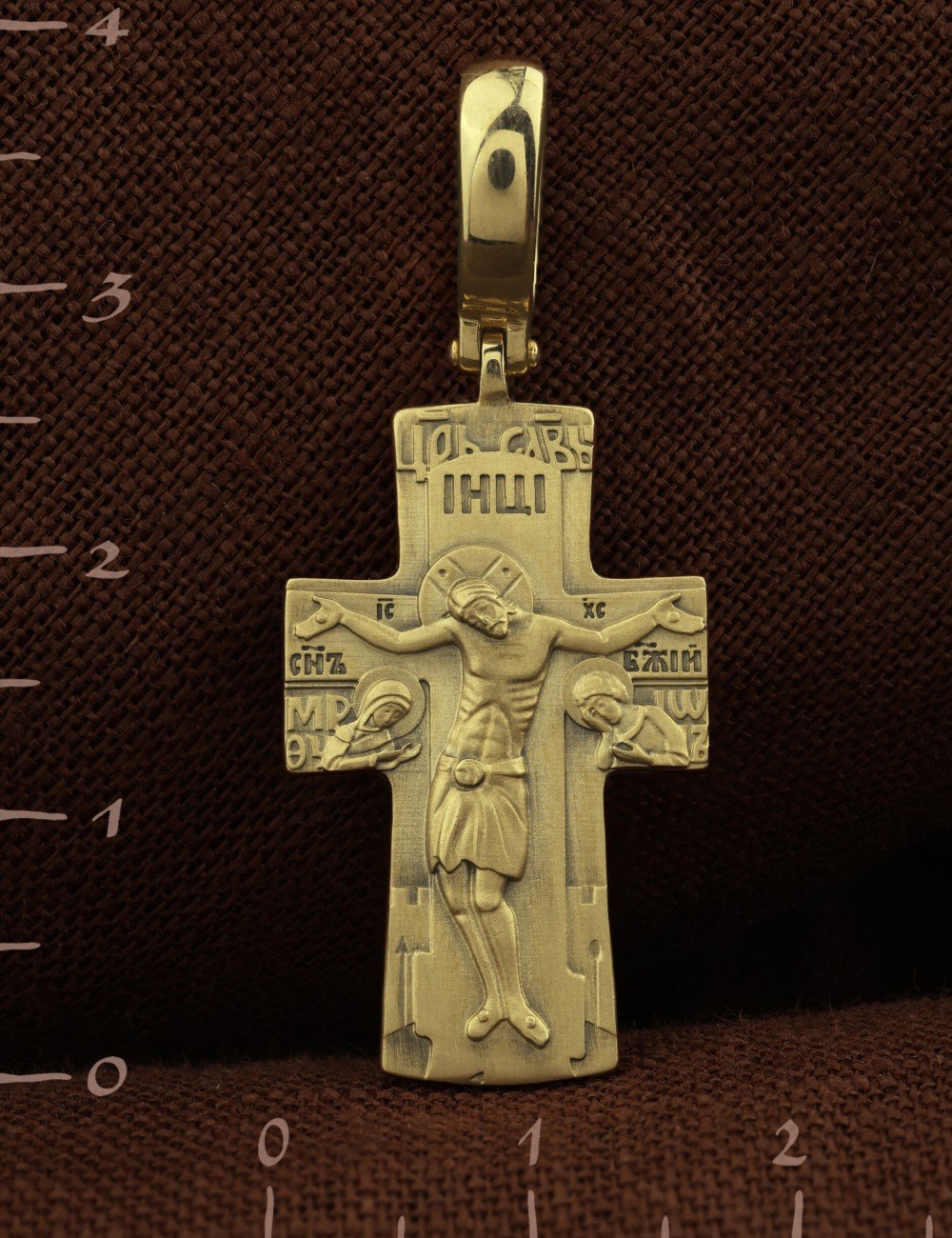 Крест из лимонного золота