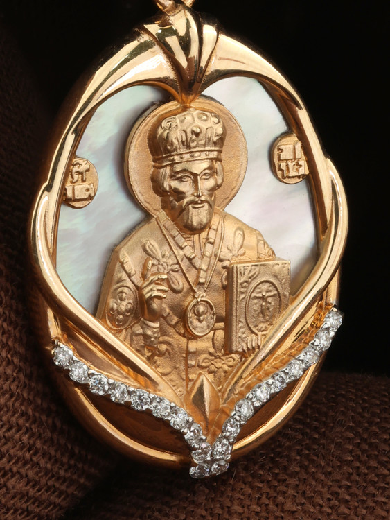 Нательная икона из красного золота 585 пробы c бриллиантами и перламутром