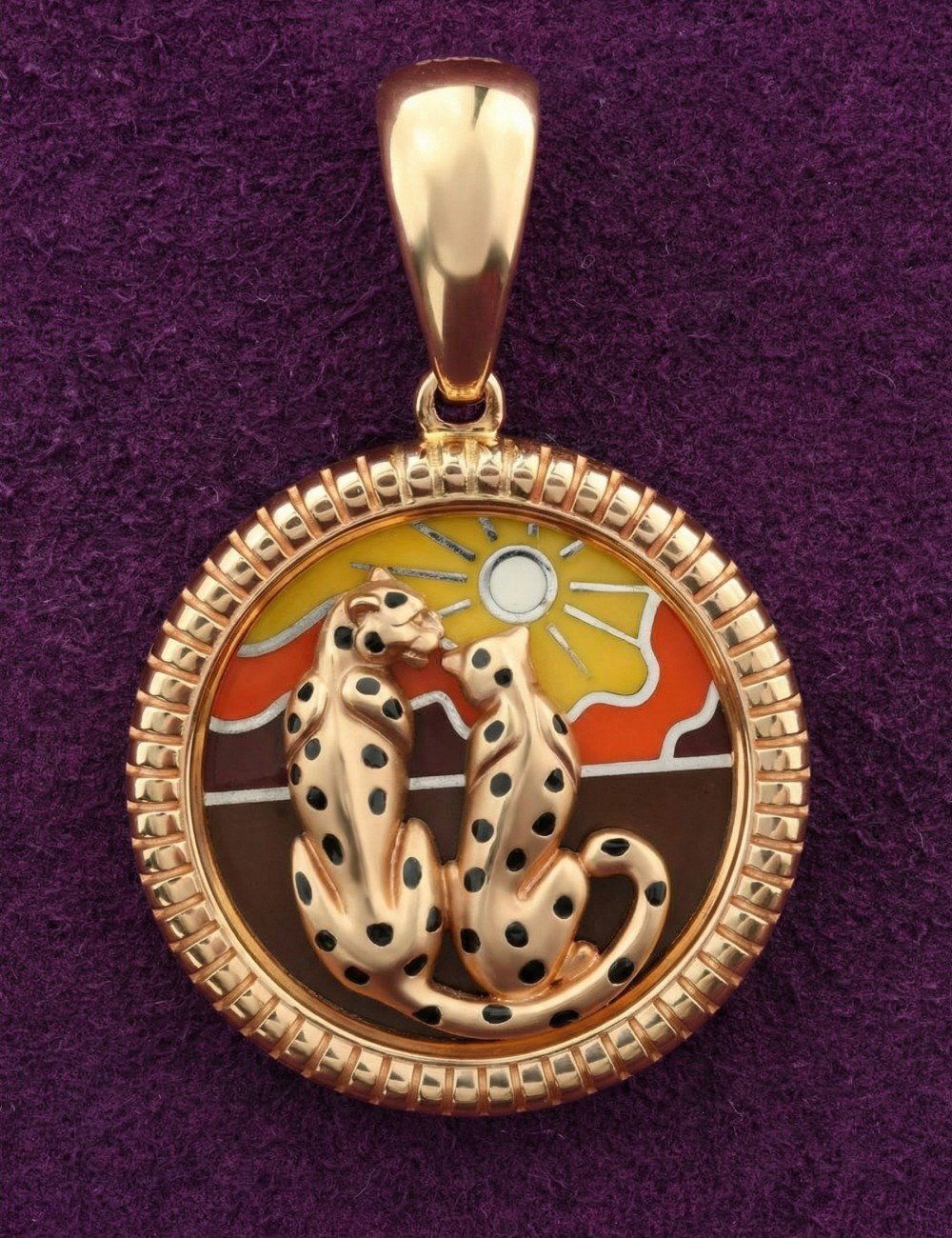 Подвеска из золота c эмалью