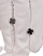 Серьги из белого золота c ониксом