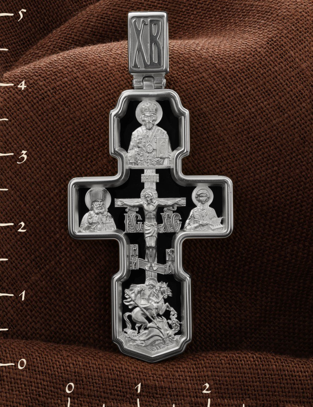 Крест из белого золота c ониксом