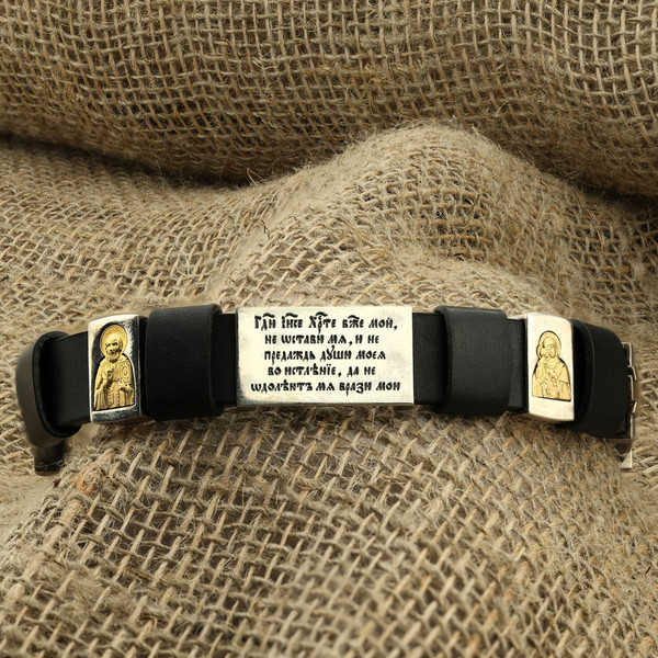 Браслет из серебра 925 пробы и золота 750 пробы c кожаным шнурком