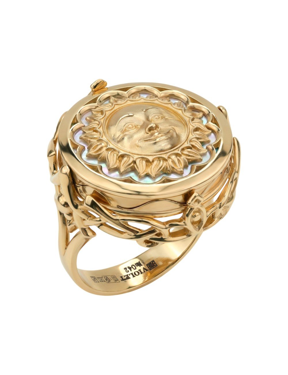 Кольцо из золота c ониксом и перламутром