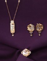 Колье из золота c бриллиантами и перламутром