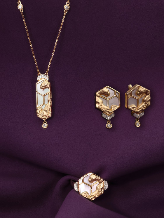 Колье из красного золота 585 пробы c бриллиантами и перламутром