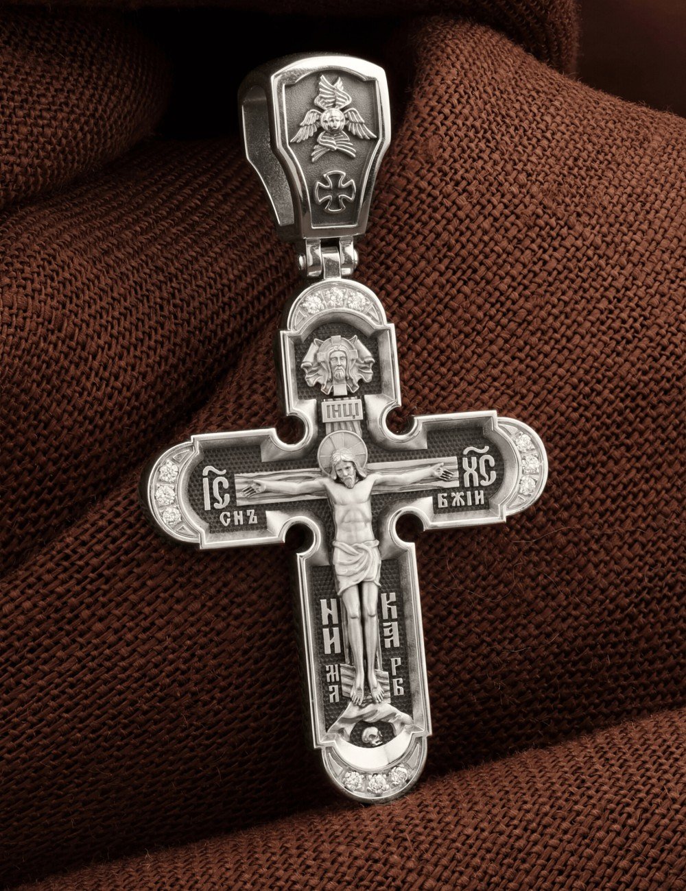 Крест из белого золота c бриллиантами