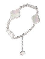 Браслет из белого золота c перламутром