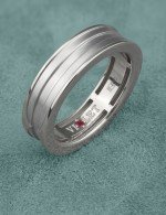 Кольцо из белого золота c рубином