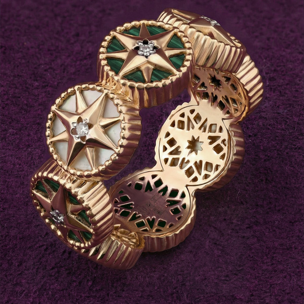 Кольцо из красного золота 585 пробы c бриллиантами, малахитом и перламутром