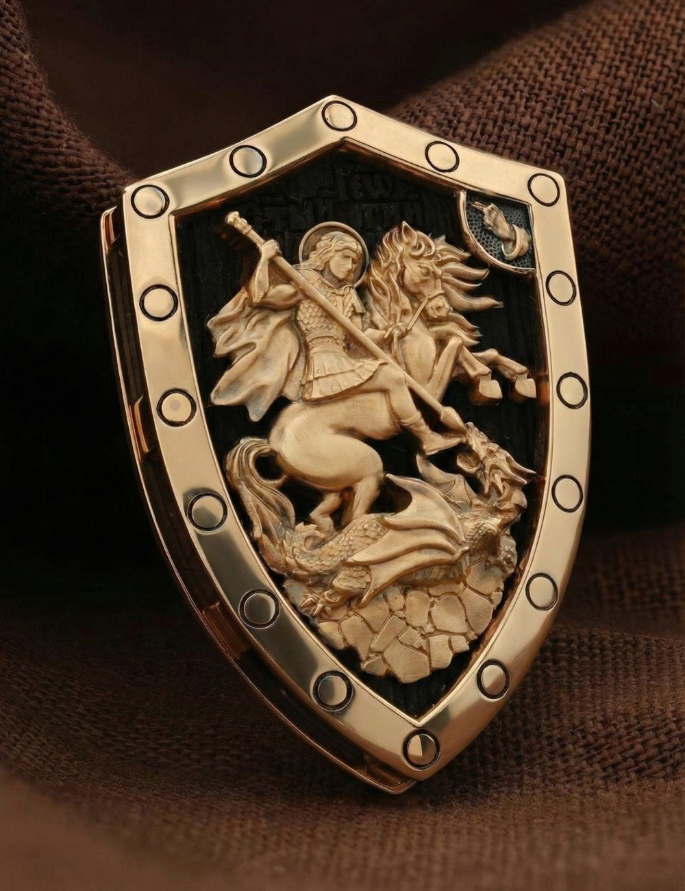 Образок из золота c эбеновым деревом