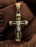 Крест из лимонного золота c ониксом и эбеновым деревом