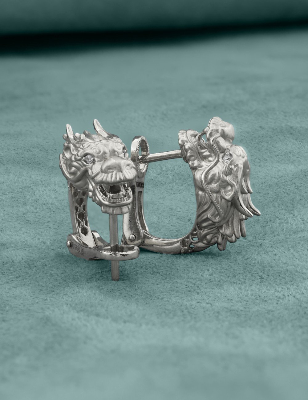 Серьги из белого золота c бриллиантами