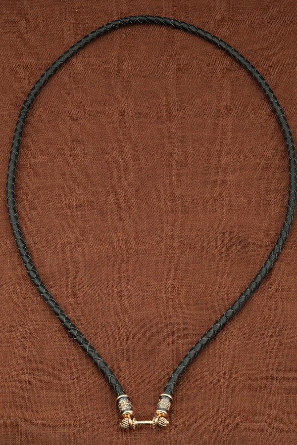 Гайтан из золота c кожаным шнурком