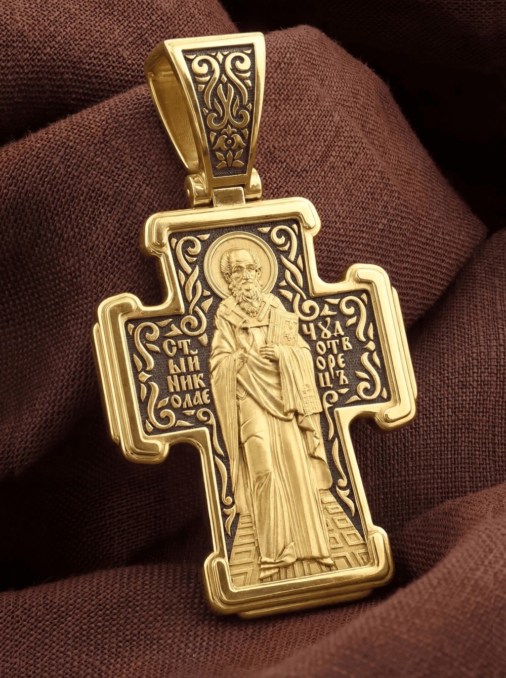 Крест из лимонного золота