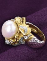 Кольцо из лимонного золота c бриллиантами и жемчугом