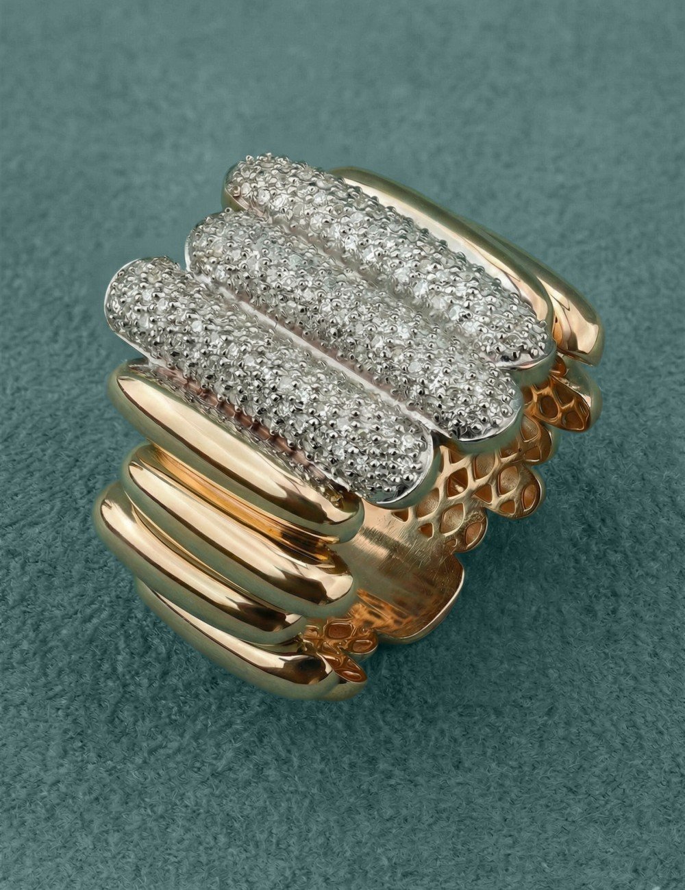 Кольцо из золота c бриллиантами