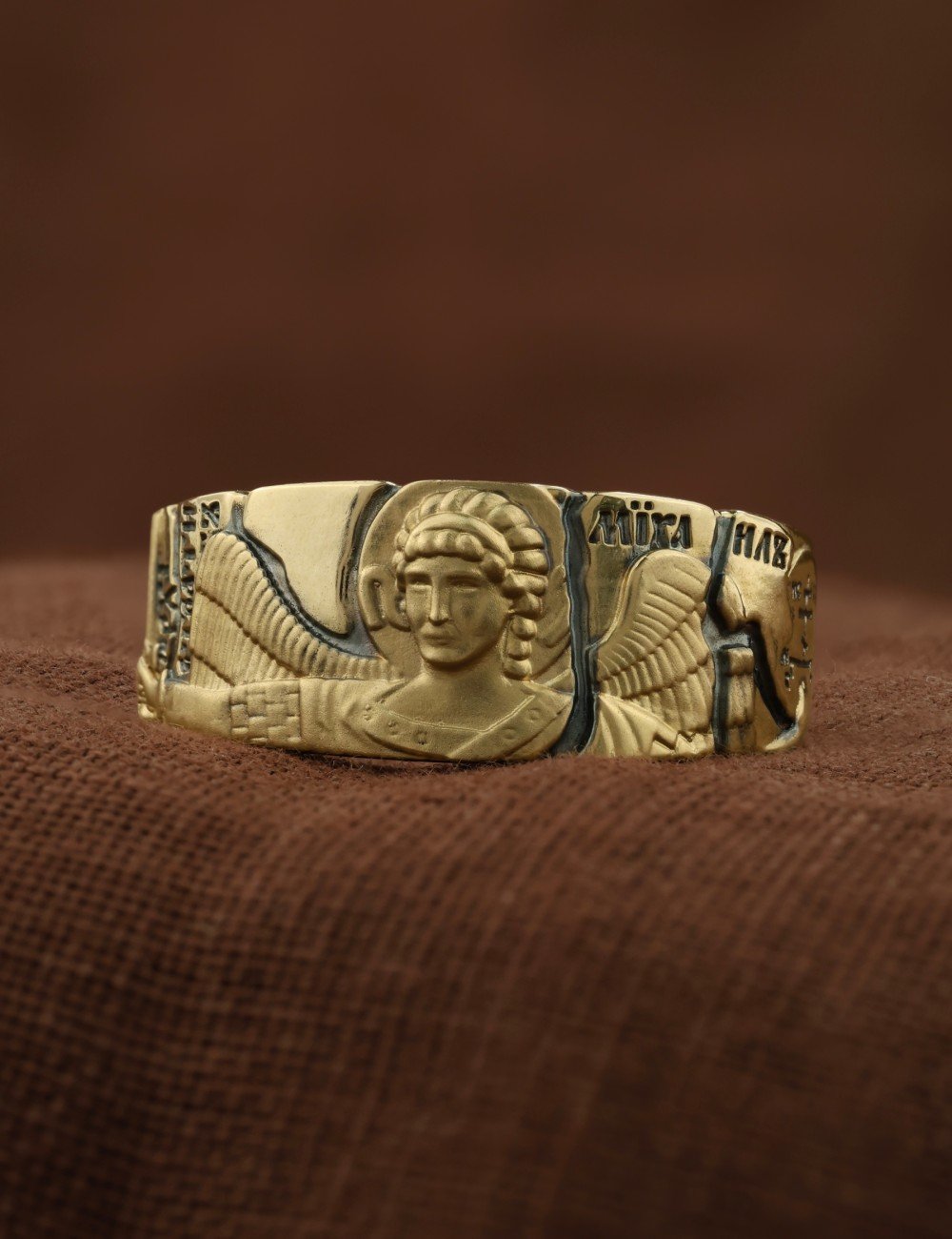 Кольцо из лимонного золота