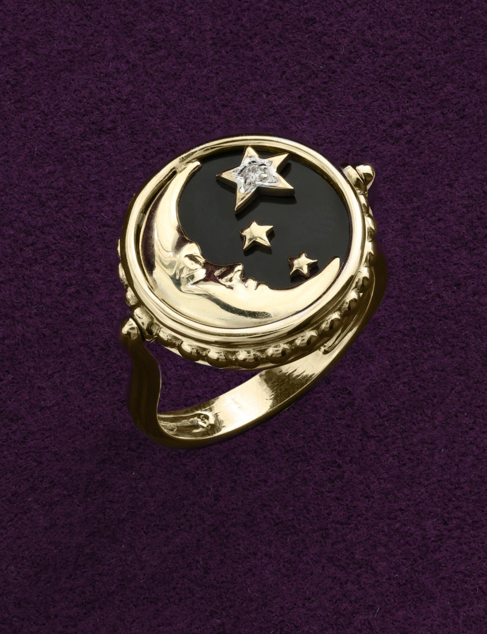 Кольцо из лимонного золота c бриллиантами, ониксом и перламутром