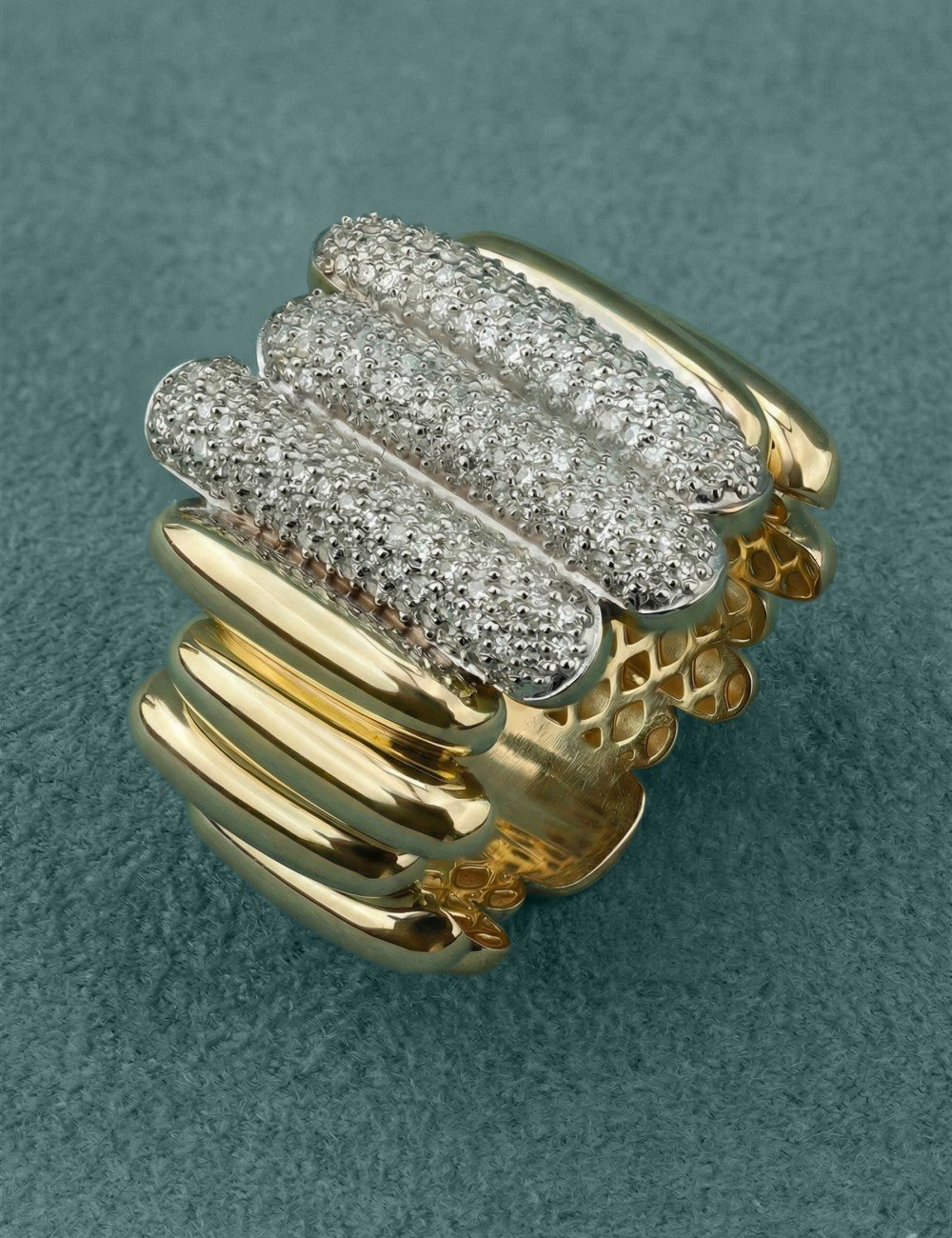 Кольцо из лимонного золота c бриллиантами