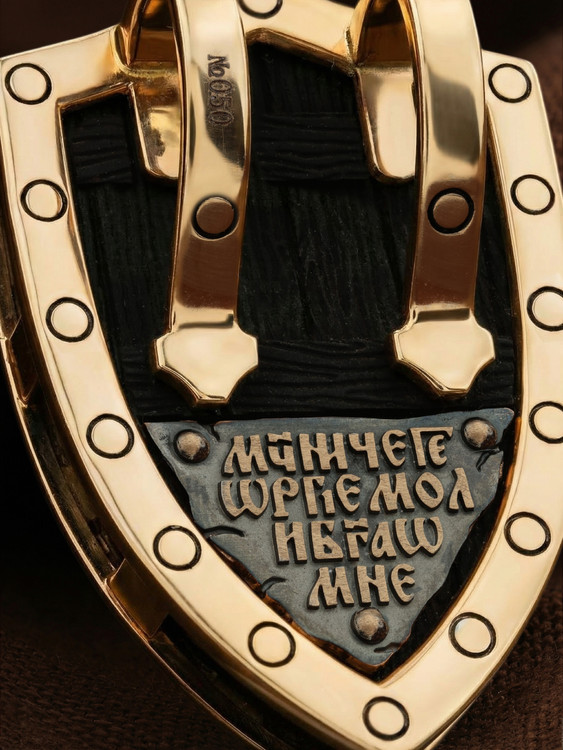 Нательная икона из красного золота 585 пробы c эбеновым деревом