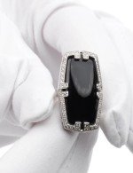 Кольцо из белого золота c бриллиантами, рубином и ониксом