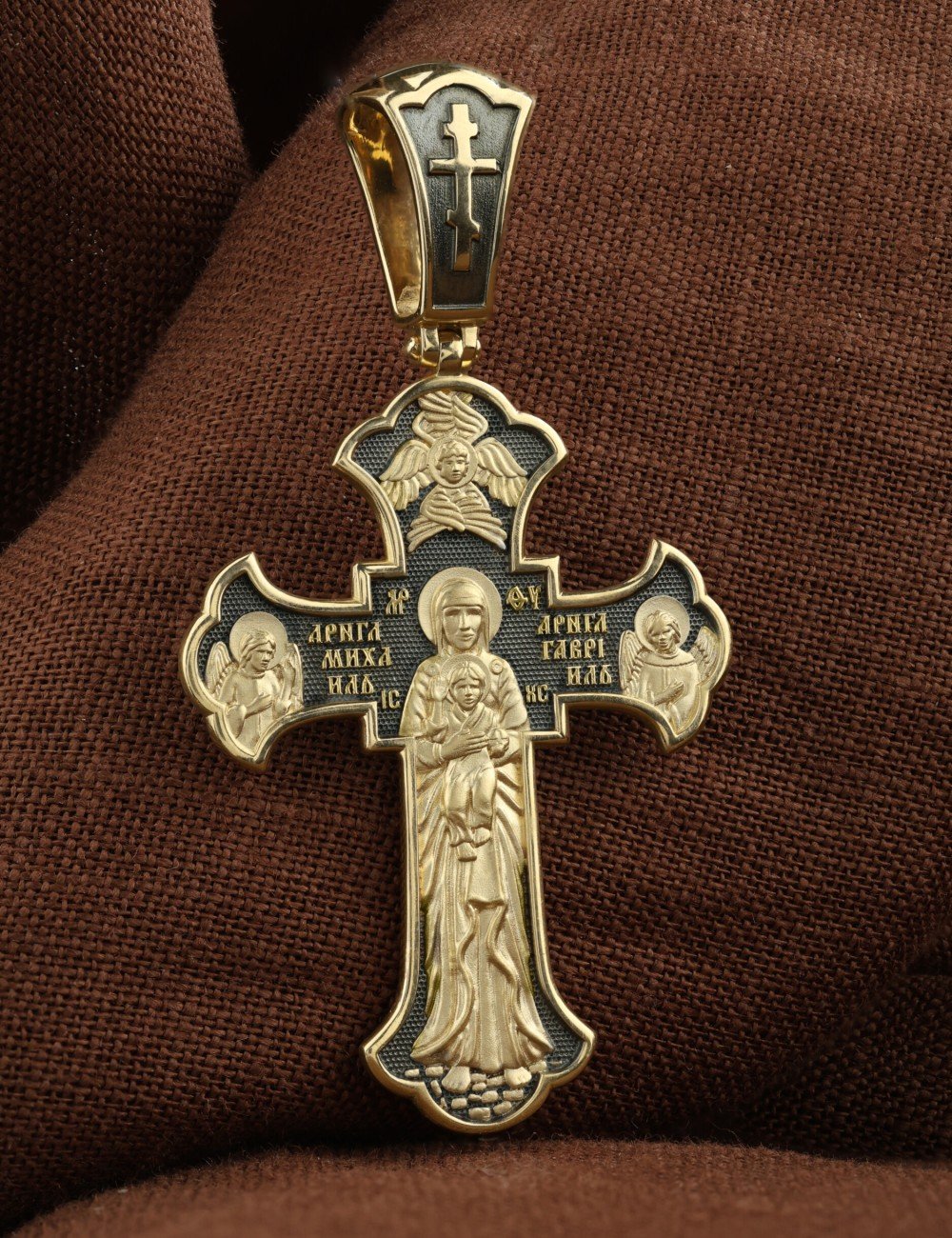 Крест из лимонного золота