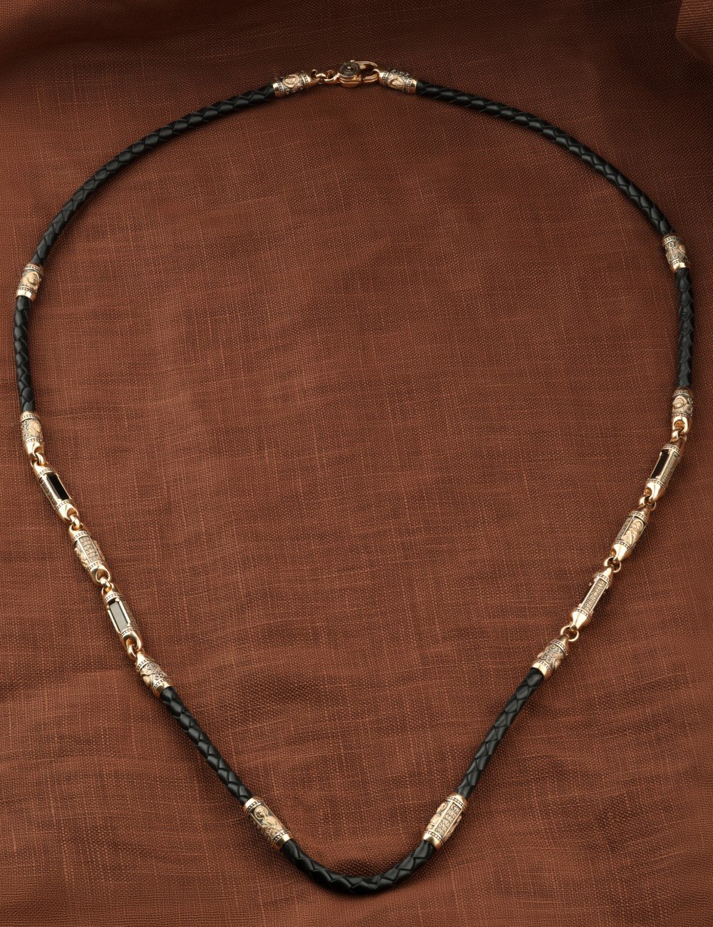 Гайтан из золота c кожаным шнурком и ониксом