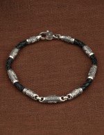 Браслет из белого золота c кожаным шнурком