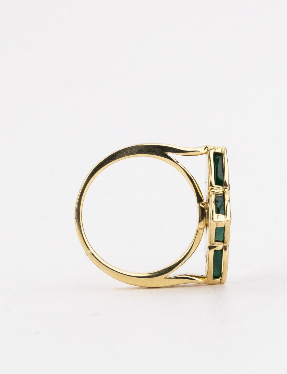 Кольцо из лимонного золота c бриллиантами и малахитом