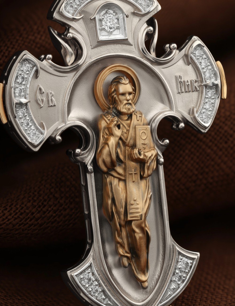 Крест из белого золота c бриллиантами