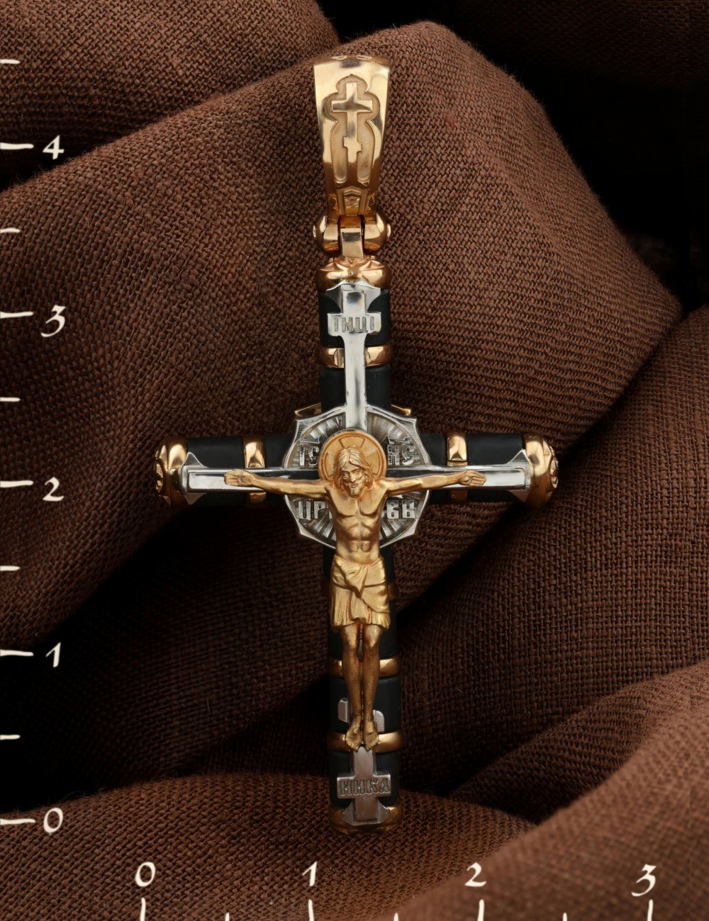 Крест из золота c ониксом