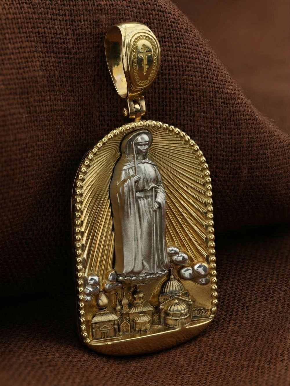 Нательная икона из лимонного золота 585 пробы c эмалью