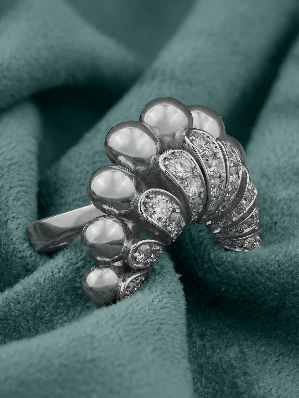 Кольцо из белого золота 585 пробы c бриллиантами