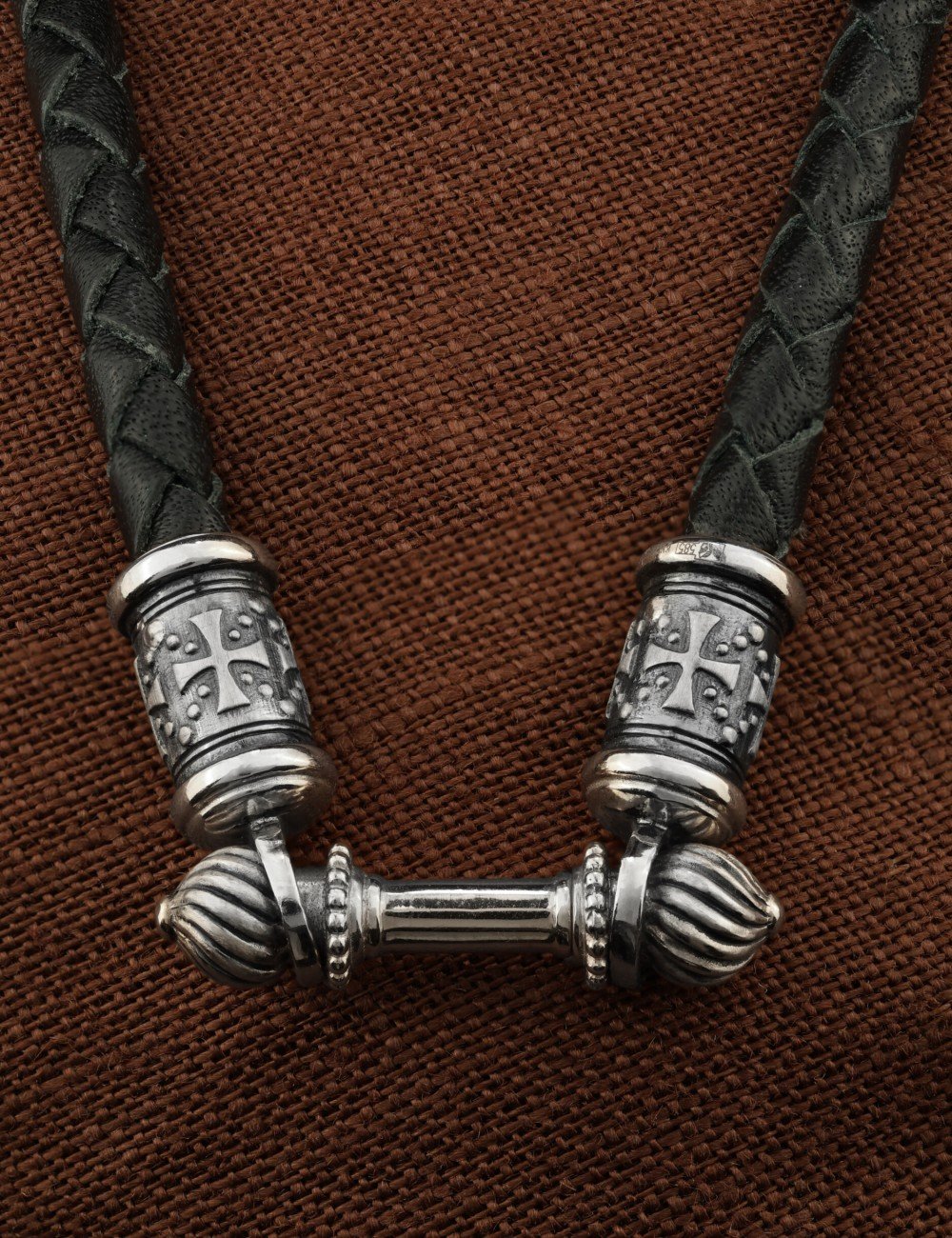 Гайтан из белого золота c кожаным шнурком