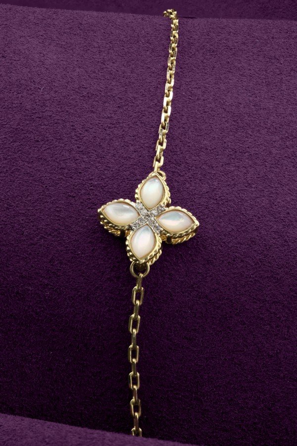 Браслет из лимонного золота c бриллиантами и перламутром