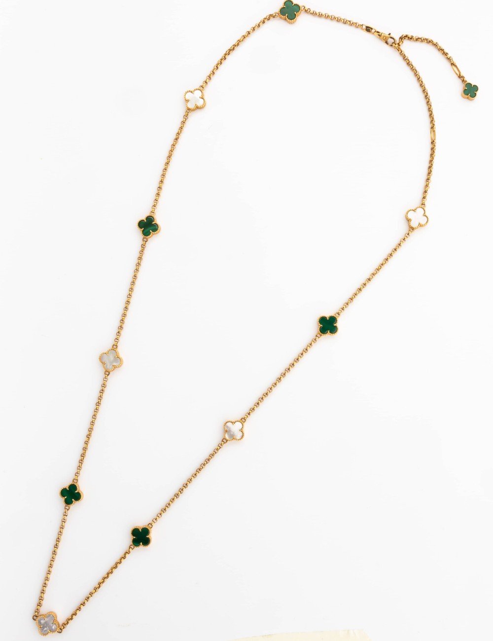 Колье из золота c малахитом и перламутром