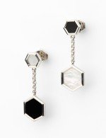 Серьги из белого золота c ониксом и перламутром