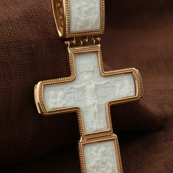 Крест из красного золота 585 пробы c бивнем мамонта