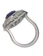 Кольцо из белого золота c бриллиантами и сапфиром
