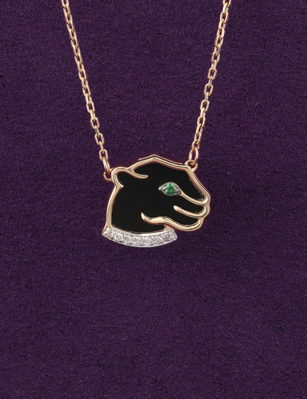 Колье из золота c бриллиантами, изумрудом и ониксом